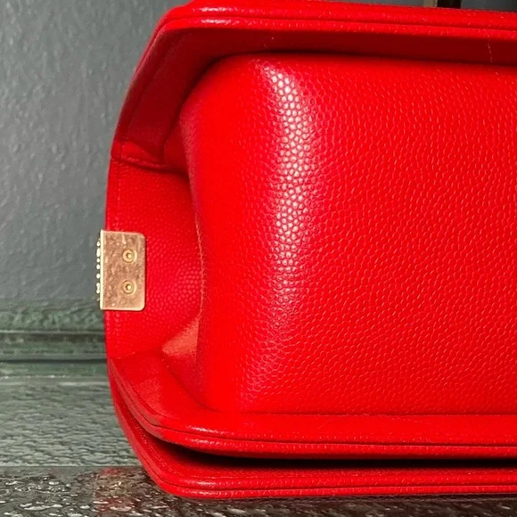 Elegant Red Quilted Shoulder Bag - Picture 7 of 9